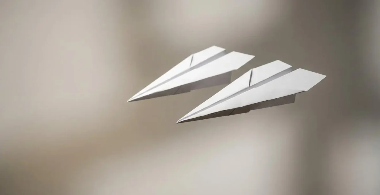 Photographie éditoriale symbolisant la communication interne réussie en entreprise