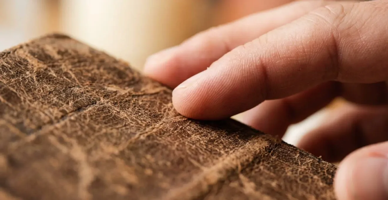 Détail macro évoquant l'authenticité et la connexion humaine dans le storytelling